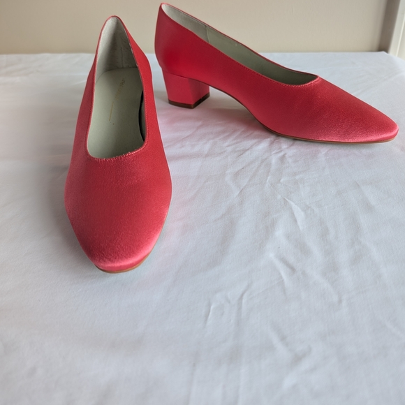 Intentionally Blank Coral Pink Low Heels - Picture 6 of 6